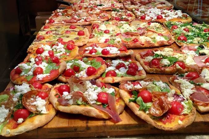 Mmm... fresh, Italian pizza.
Image:  Errica Diaz