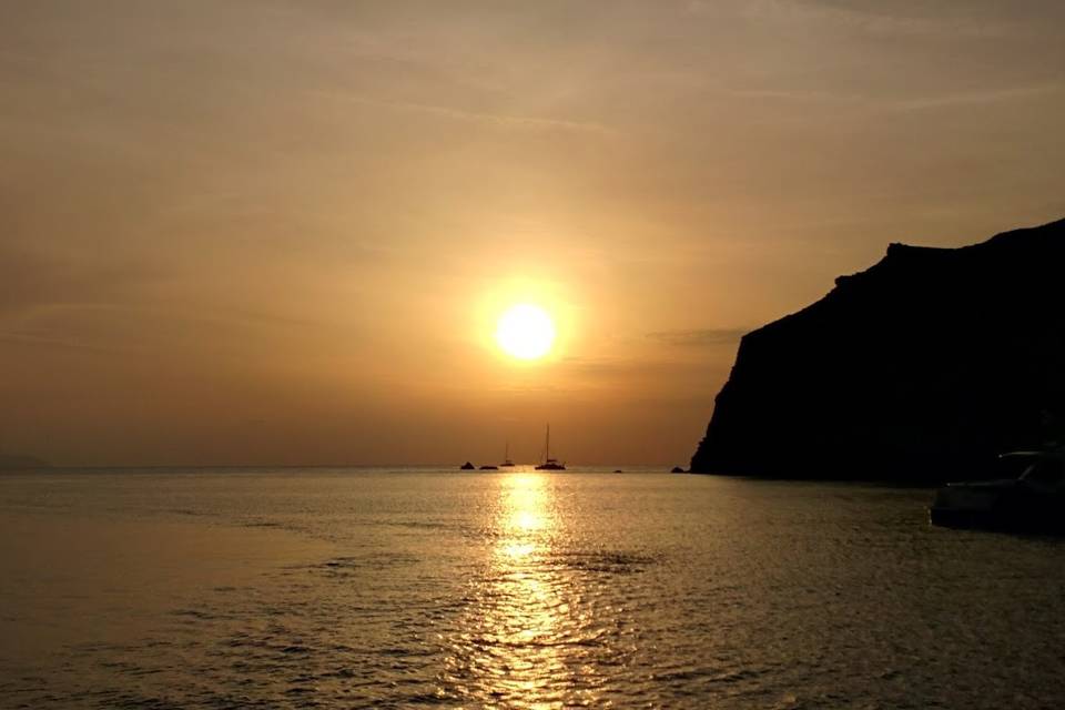 A Santorini sunset.
Image:  Errica Diaz