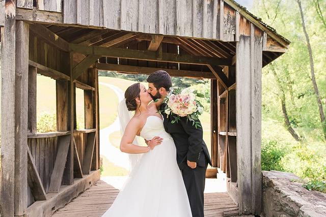 Holly Hills Summer Wedding