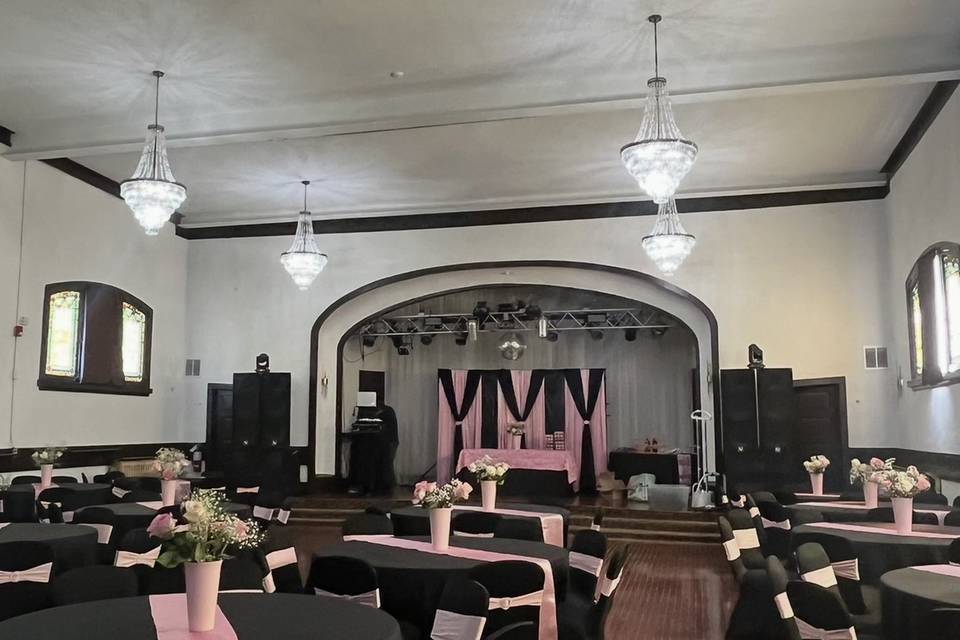 06-event-06-black-pink-aisle.jpg