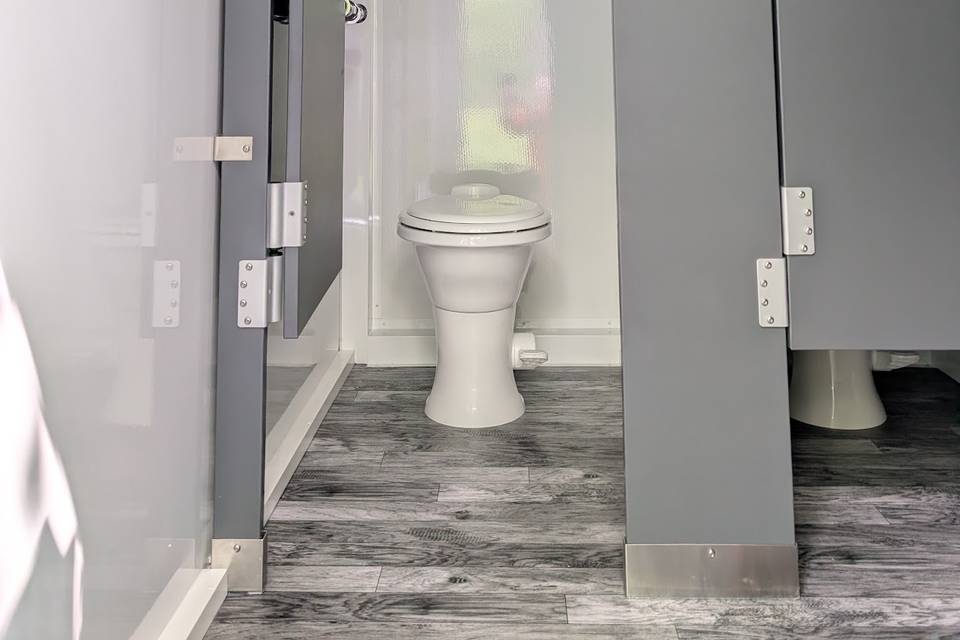 Ladies 5 Station Stall