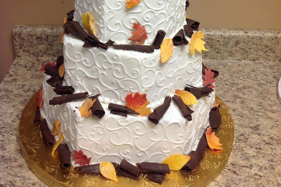 Autumn leaves on wedding cake