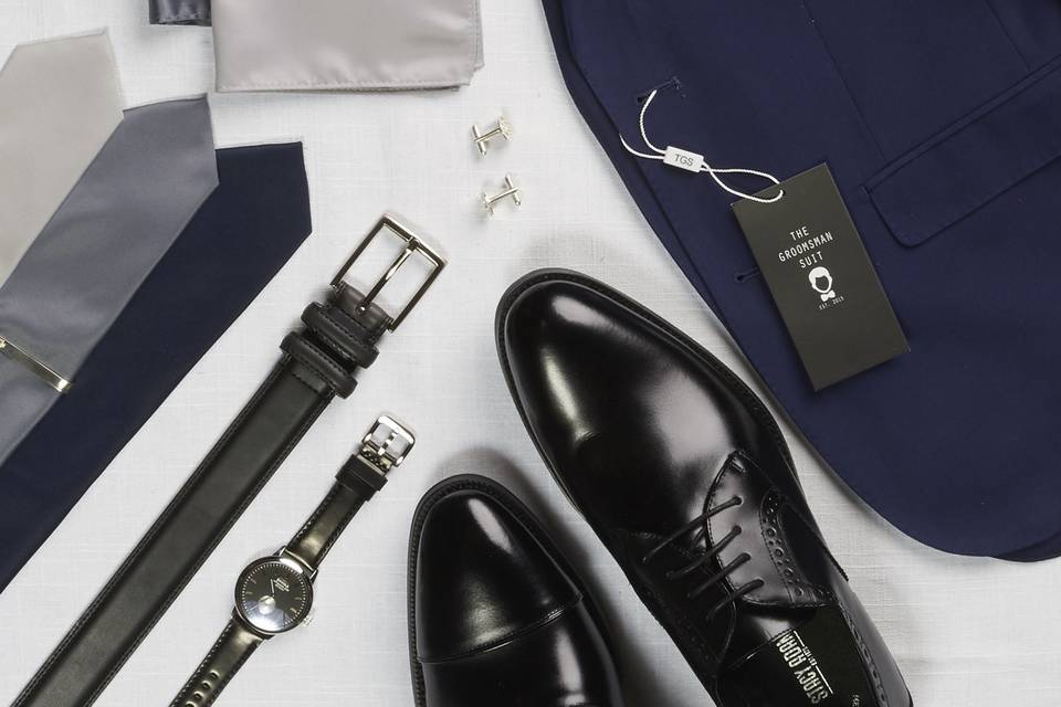 Navy groomsman suit and accessories
