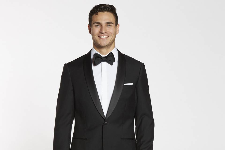 Premium black shawl groomsman tuxedo