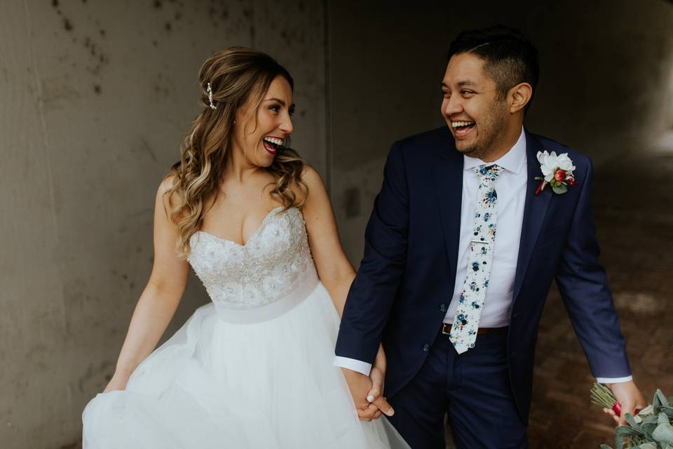 Groom in navy suit floral tie