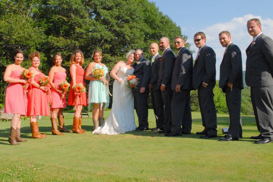 Couple with bridesmaids and groomsmen