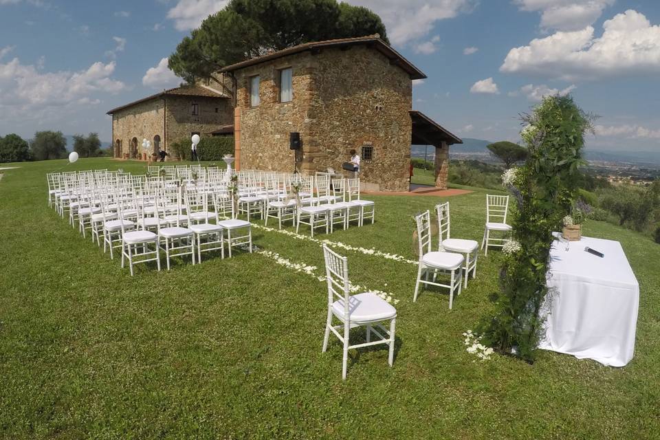 Ceremony on Tuscanian hills