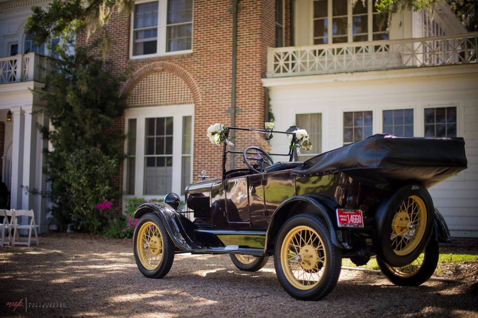 Car outside the venue - Matt Steves Photography