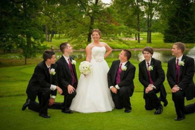 The bride with his groomsmen