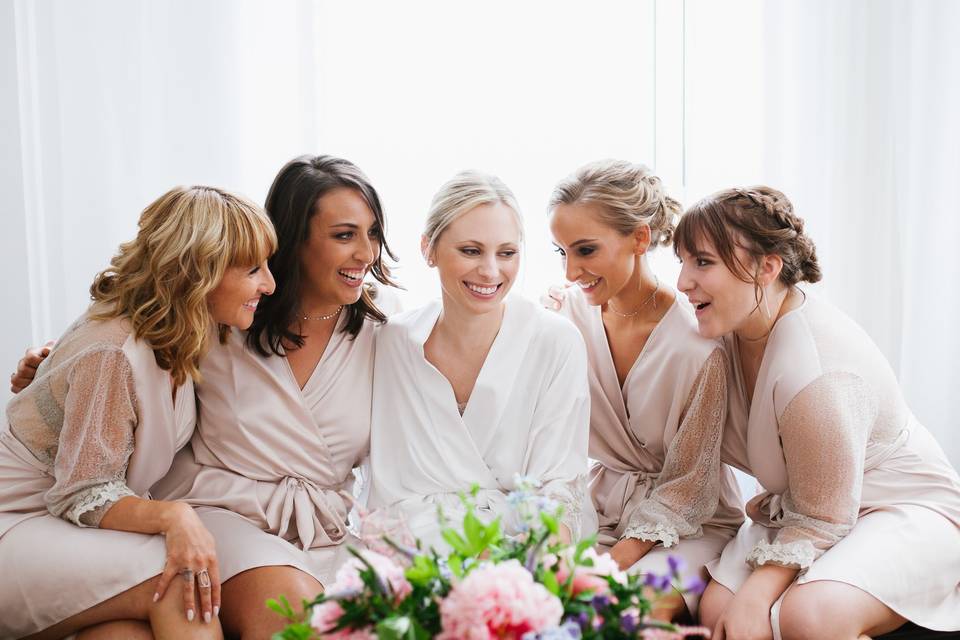 Francesca and her bridesmaids getting ready at the Bryant Park Hotel