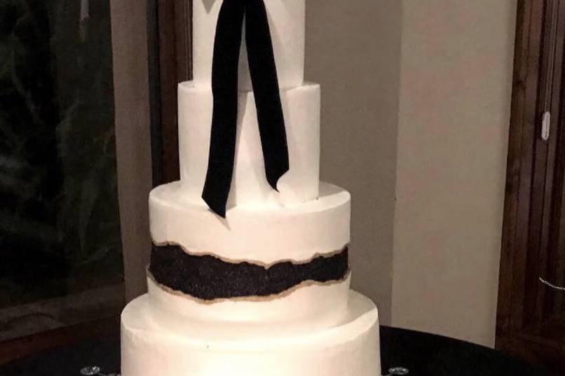 Black & White Geode Cake