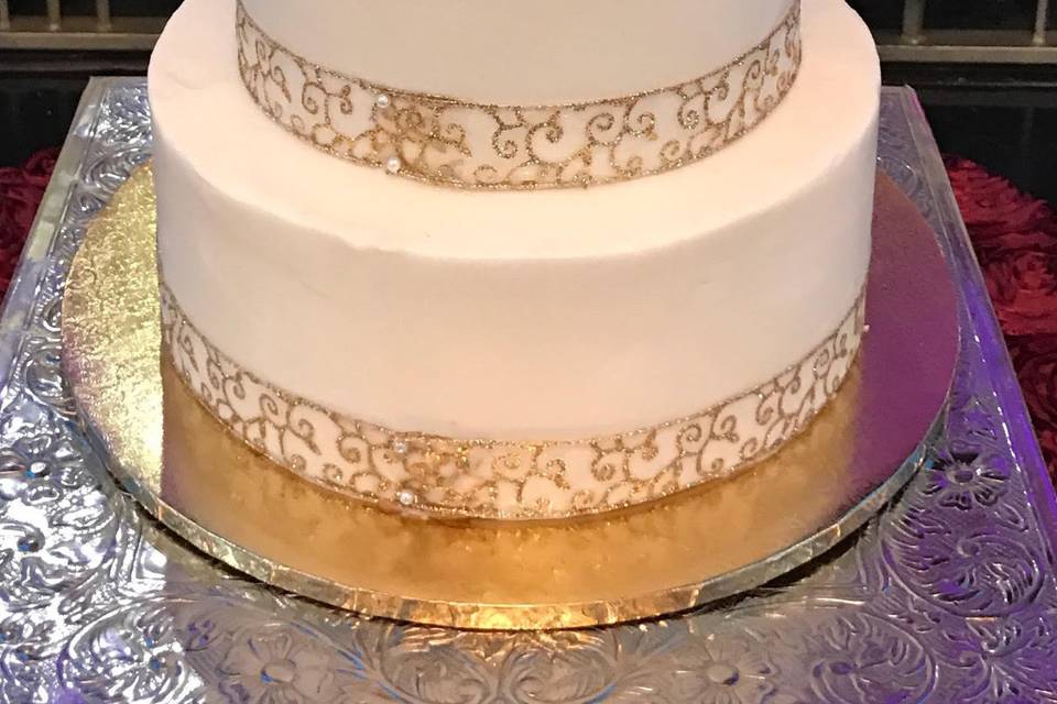 White & Gold Cake