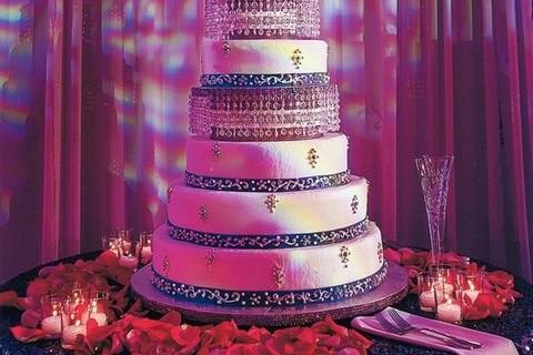 Elegant tiered wedding cake