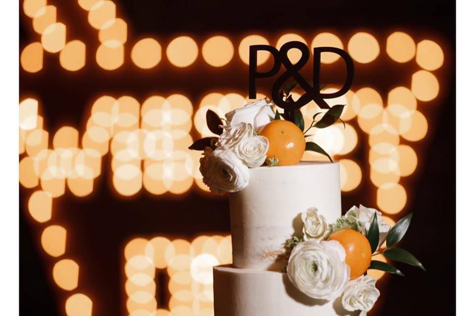 Wedding cake with oranges