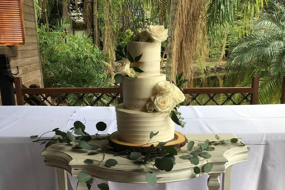 Rustic wedding cake