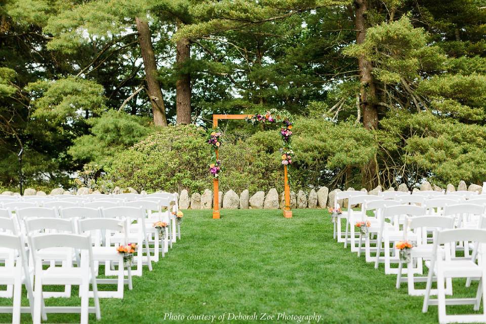 Side lawn ceremony