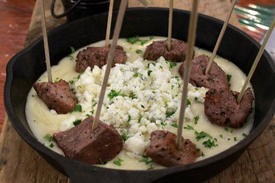 Peppered beef fondue