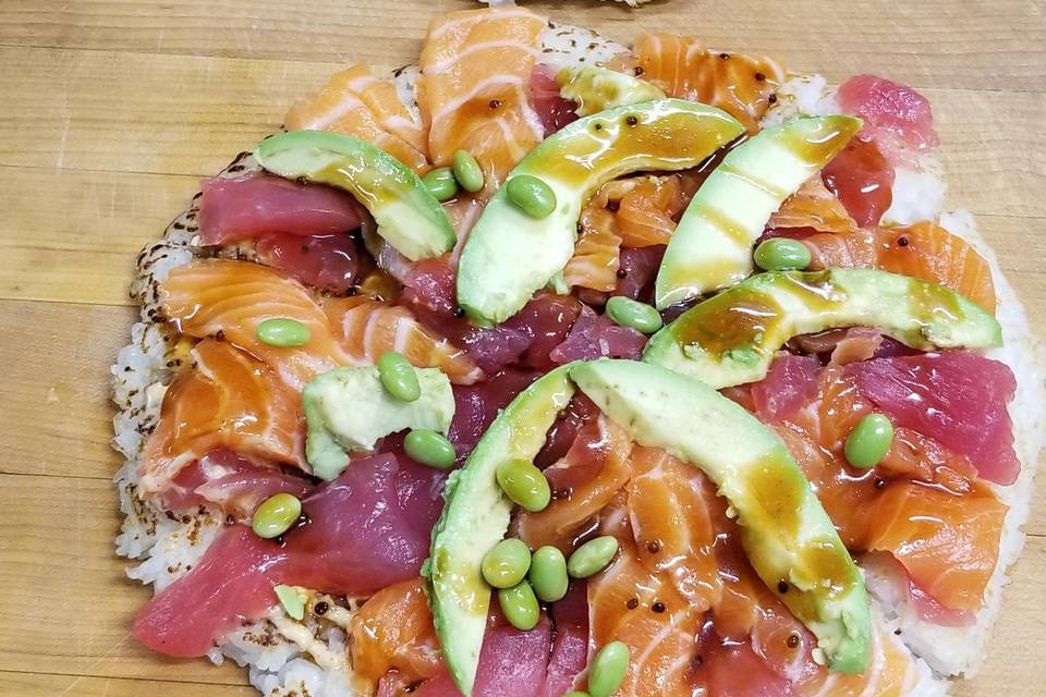 Salmon tuna pizza