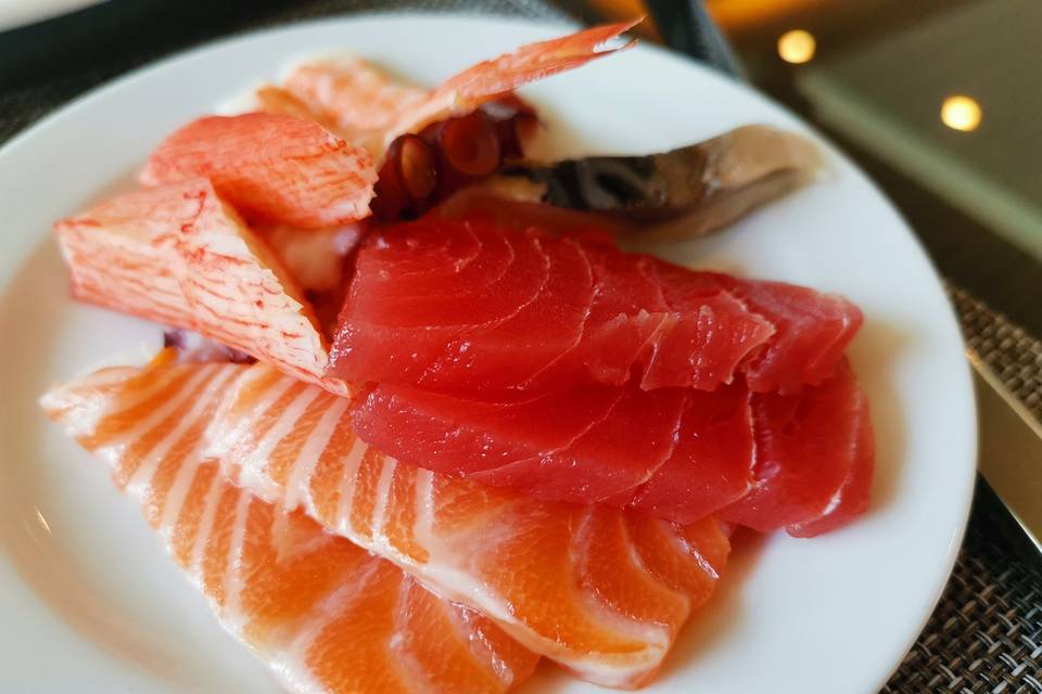 Sashimi salmon $tuna