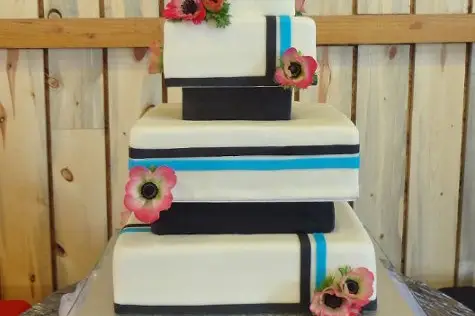 Janisans Xxx - Cake Works - Wedding Cake - Cheyenne, WY - WeddingWire