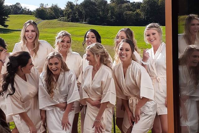 Wedding party getting ready