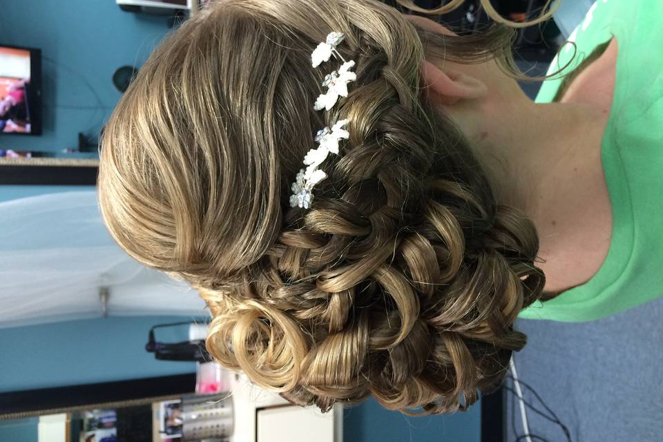 Hidden Beauty Salon & Mesi Cuts