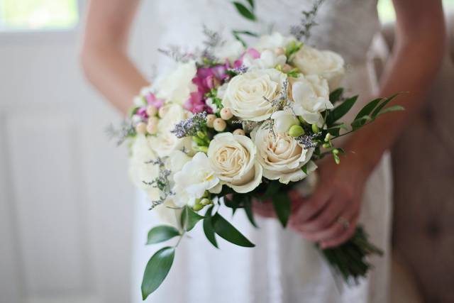 Vaseful Flowers & Gifts
