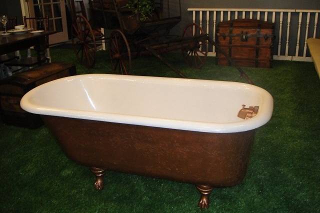 Claw foot tub