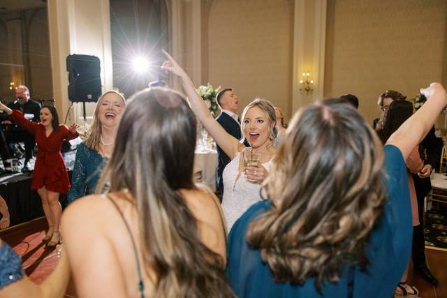 Sing it, girls!