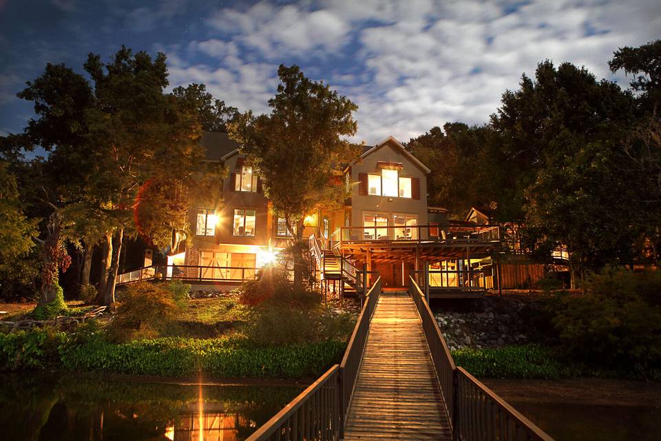 Honey Brake Lodge at night