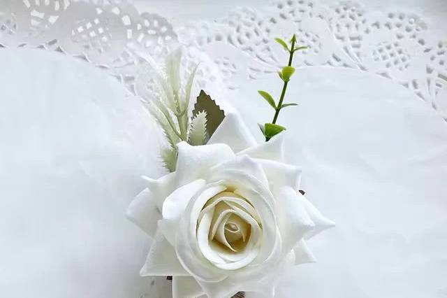 White Real Feel Boutonniere