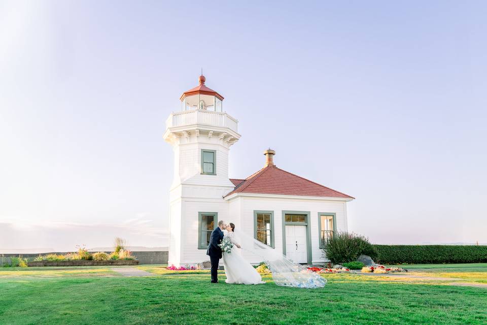 Muckilteo Lighthouse Wedding