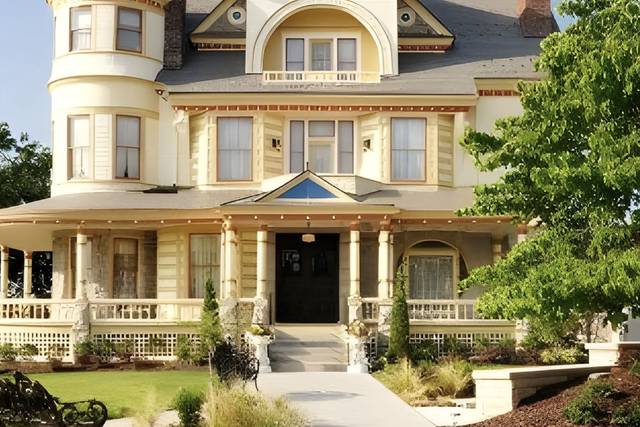 Estate with accommodations