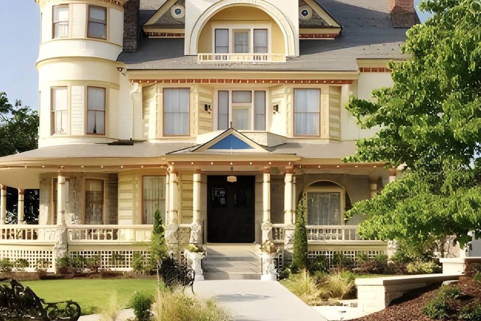 Estate with accommodations