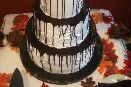 A Nightmare Before Christmas-themed Wedding Cake!