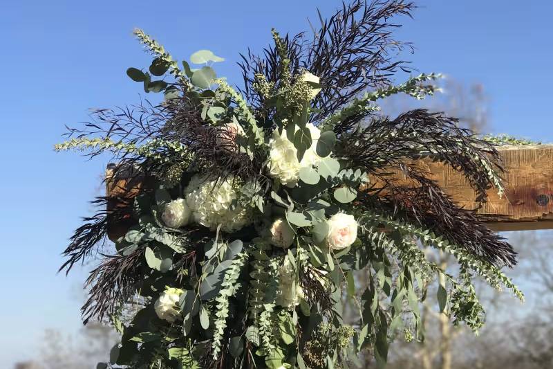 Arch wedding flowers