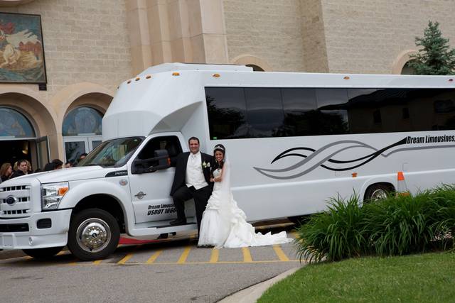 The 10 Best Wedding Limos in Utica, MI - WeddingWire