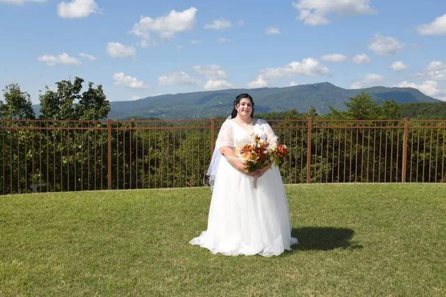 Red Brick Cottage Curvy & Plus Size Boutique & Bridal