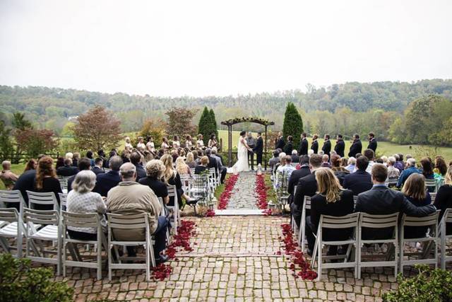 Great outdoor wedding
