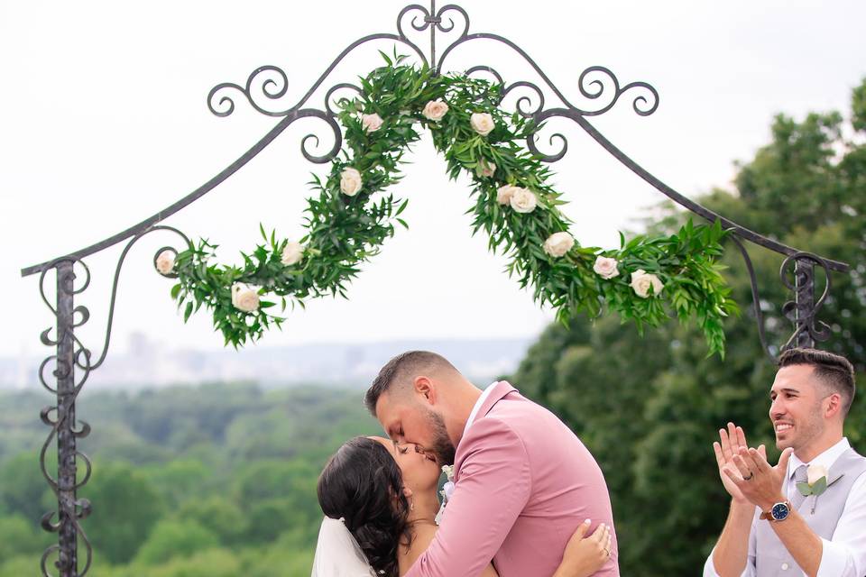 Ceremony kiss