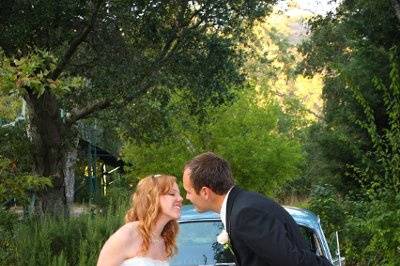 Sycamore bride & groom kissing at Jaguar