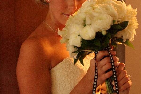Bride's glow with bouquet