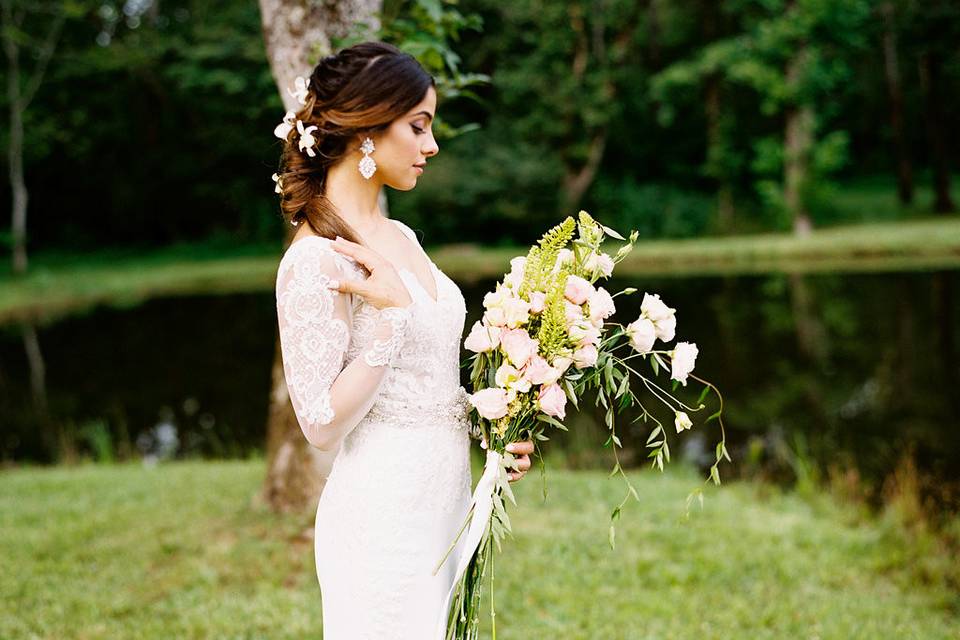 Bride holding bouquet