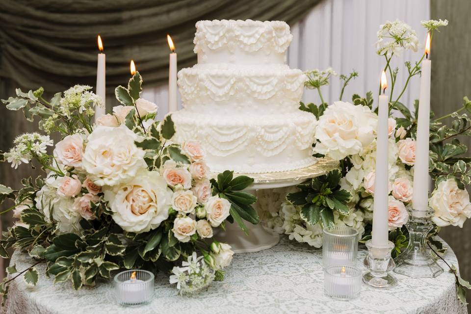 Wedding Cake & In-House Decor