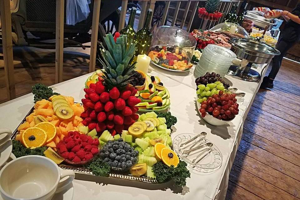 Fresh fruit and veggie platterappetizer buffet setup