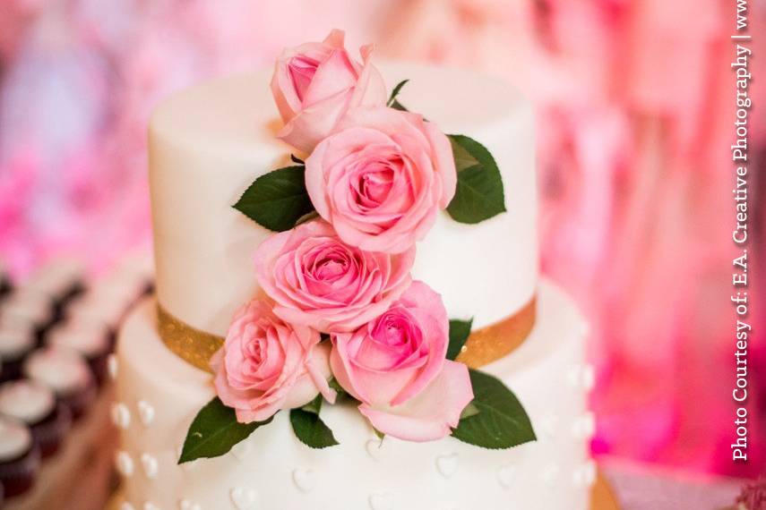 Cake with pink roses