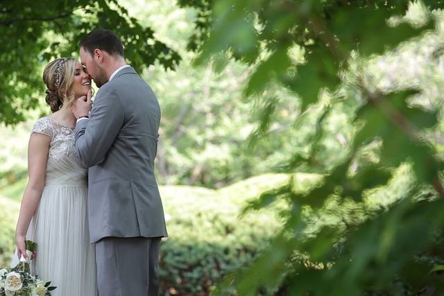 Wedding couple in the park