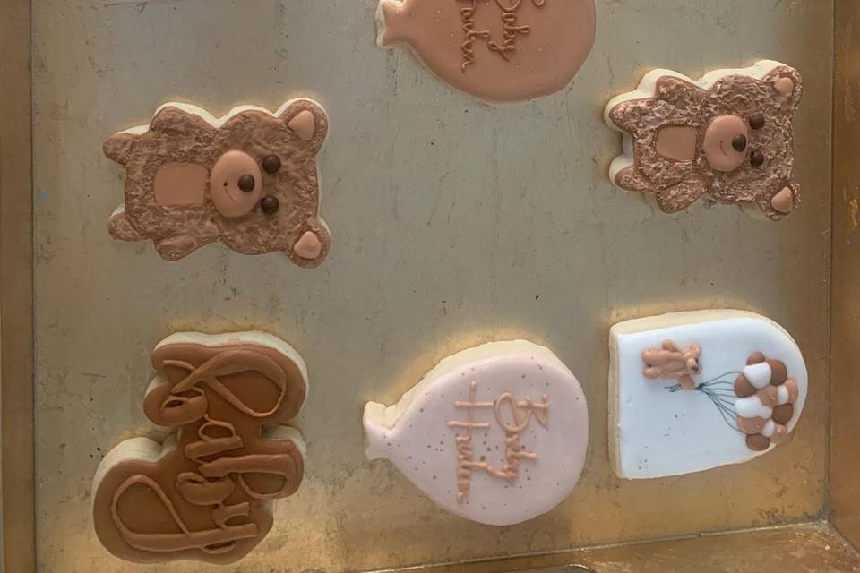 Baby shower bearly wait cookie