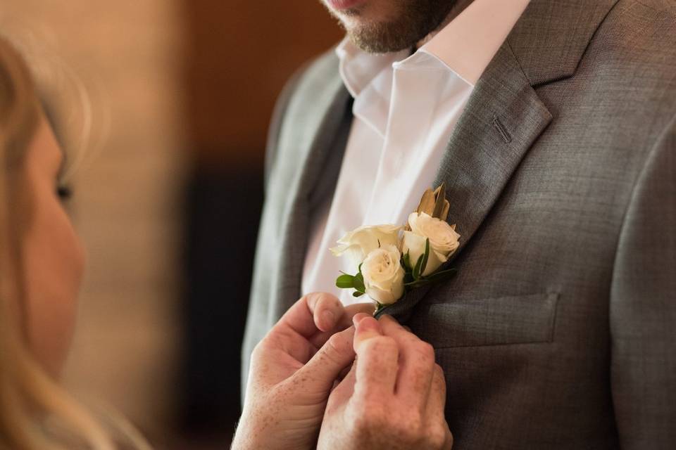 Putting on boutonniere ..