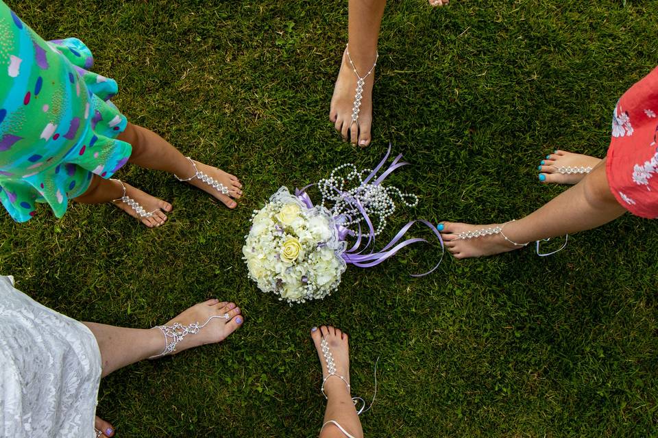 Simple feet shot with bouquet